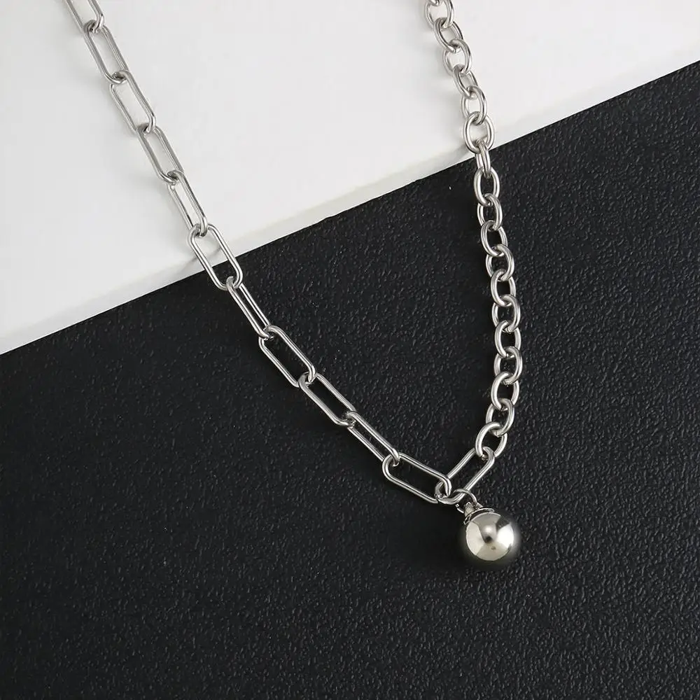 

Lacteo Neo Gothic Round Circle Shape Pendant Necklace Simple Minimalist Single Layer Metal Chain Choker Necklace for Women Gifts