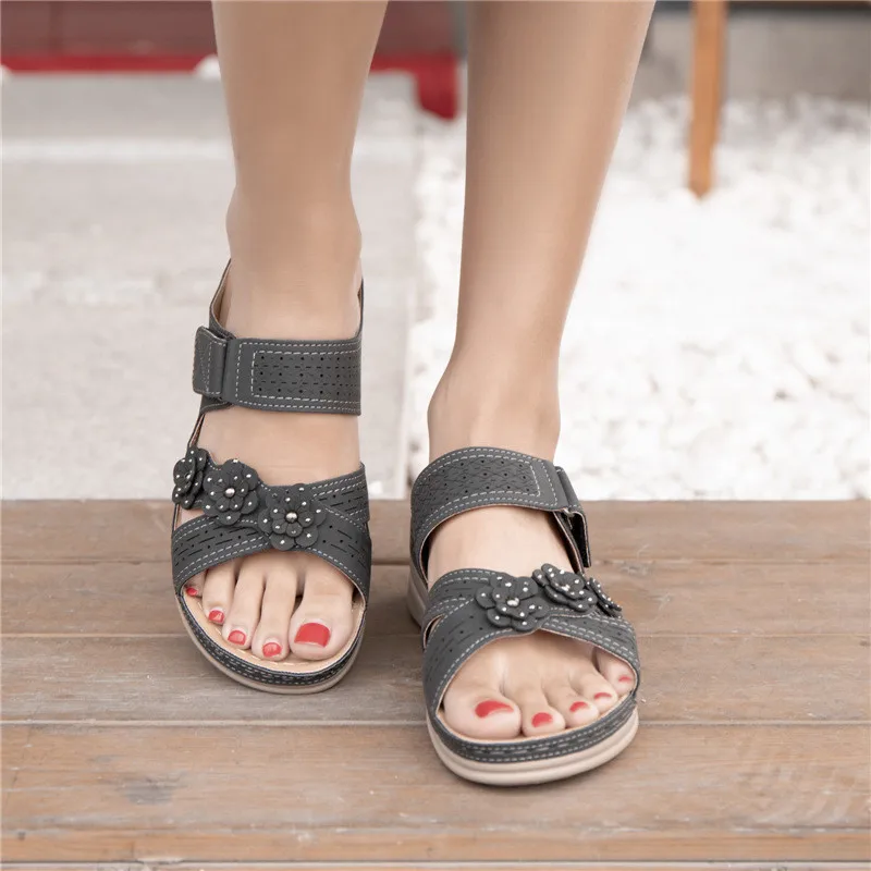

BEYARNE Women Sandals Fashion Rhinestone Flower Ladies Slippers Open Toe Casual Shoes Wedges Slides Summer Outdoor Beach Shoes