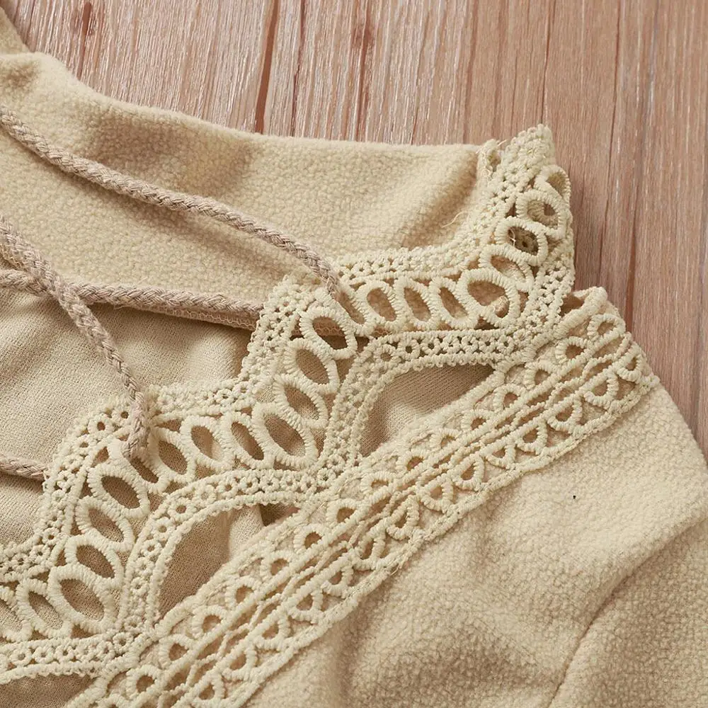 Женское облегающее платье с открытой спиной круглым вырезом длинными рукавами и