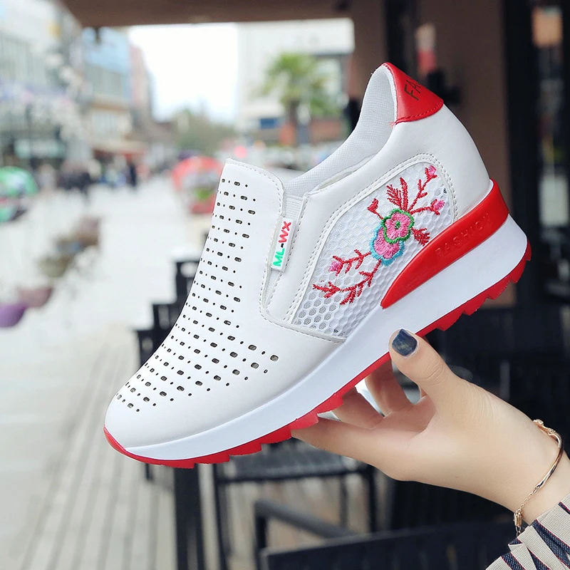 Кроссовки женские на платформе белые кожаные без застежки танкетке