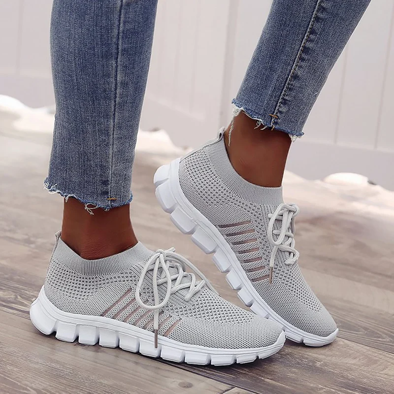 Женские кроссовки Белые для бега Трикотажные дышащие Женский светильник Легкие