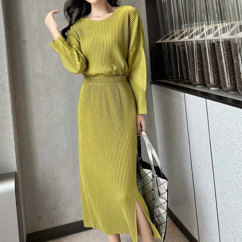 

Women's 2022 spring new thick suit Miyak fold Fashion Loose Large Size Long Sleeve T-shirt + Half Skirt