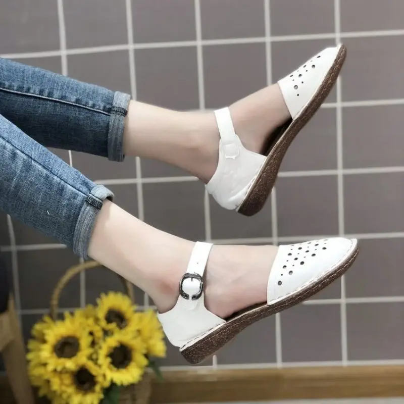 

2021 New Summer Women's Fashion Pu Half Baotou Hollow Flat Sandals One Word Buckle Strap Comfortable and Versatile KM281