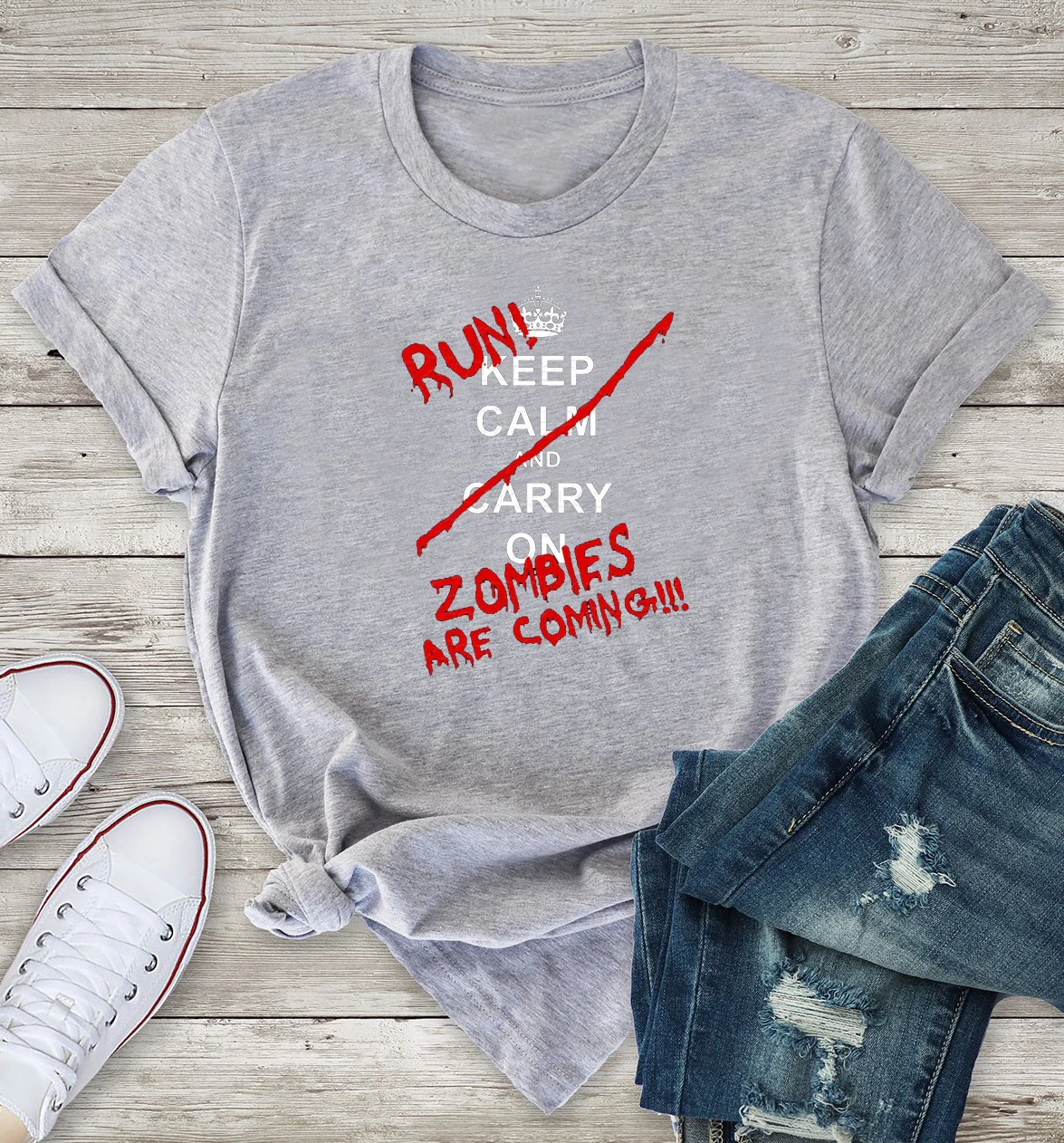 Футболка цветная с надписью Keep Calm приближаются зомби забавная Женская