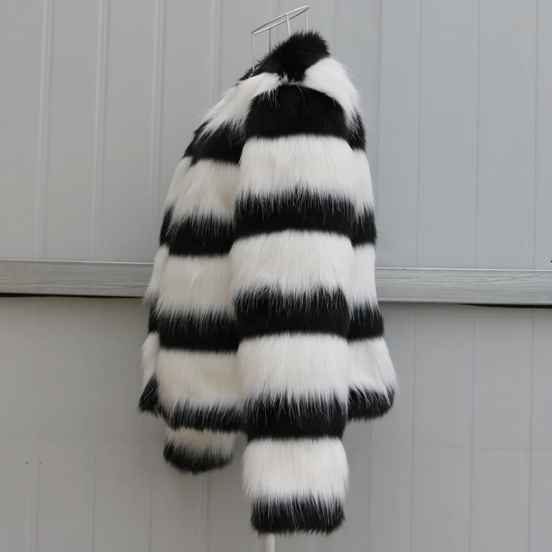 Пальто женское зимнее длинное из искусственного меха с леопардовым принтом |