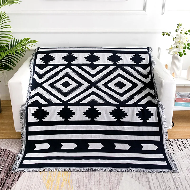 

130*180cm/180*180cm European Style Sofa Blanket Three-Layer Thicken Plaids Sofa Large Cobertor Sofa Towel Blanket With Tassels