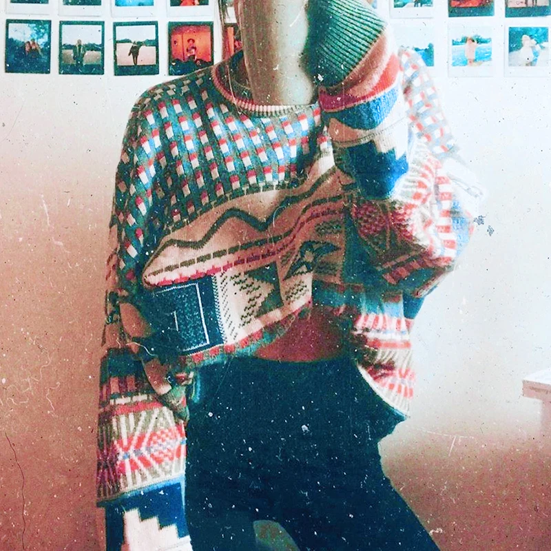 Женский трикотажный свитер в полоску с длинным рукавом и круглым вырезом