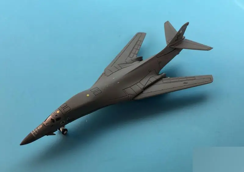 GeminiJets США DYESS ROCKWELL B-1 LANCER 86-0135 1/400 литье под давлением модель самолета |