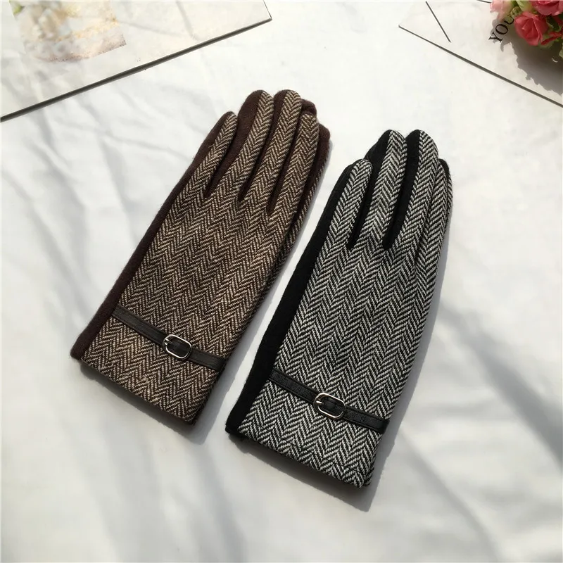 Классические тонкие перчатки осенне зимние кожаные с узором в елочку пряжкой и
