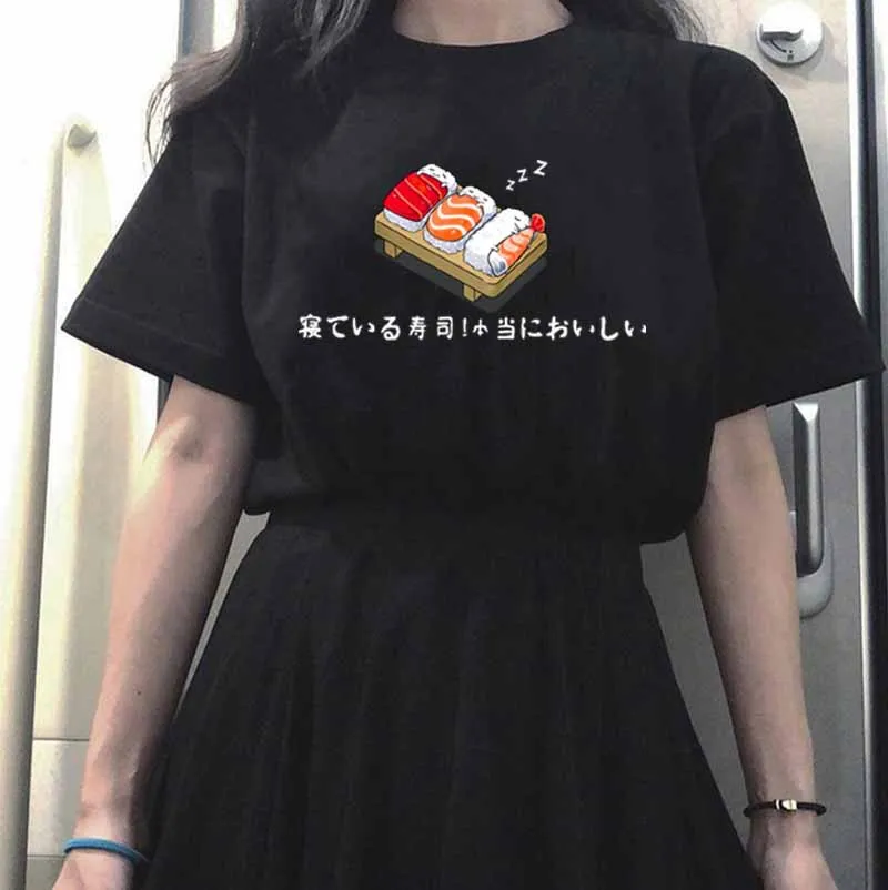 

Футболка женская летняя свободного кроя с принтом суши