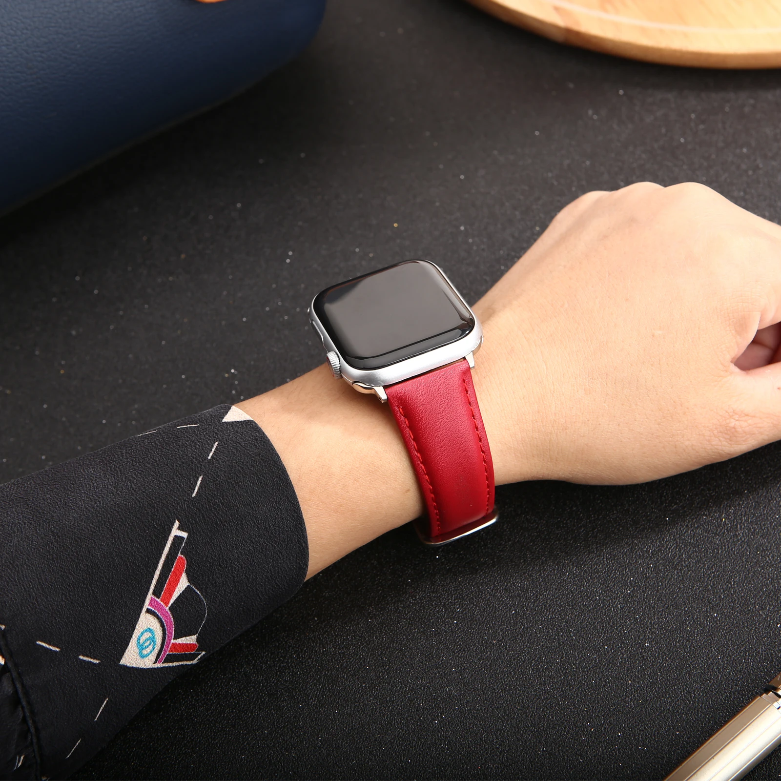 

Red Bracelet Genuine Leather Band For Apple Watch 44mm 40mm 42mm 38mm 6 SE 5 4 3 2 1 For Iwatch Strap Watchband Basic & Simple