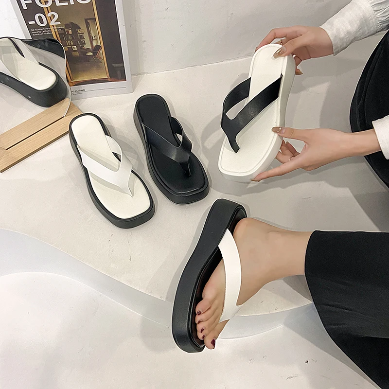 

Shoes Women Med Slippers For Swimming Pool Platform Pantofle Slides Rubber Flip Flops Soft Beach Flat 2021 Summer Hawaiian PU