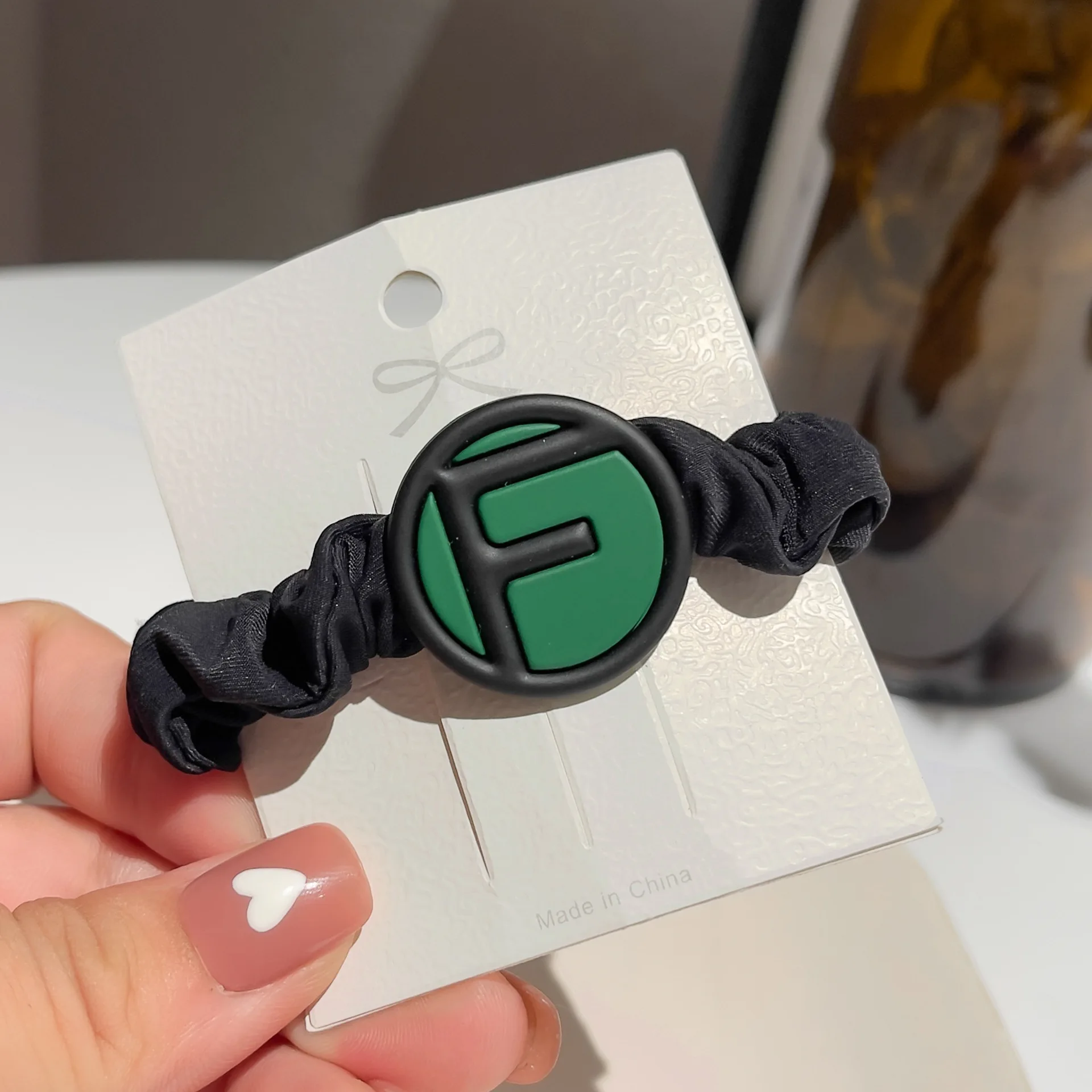 

Новая модная эластичная резинка для волос с буквой F для женщин, простая повседневная резинка для волос для девочек, милая однотонная резинк...