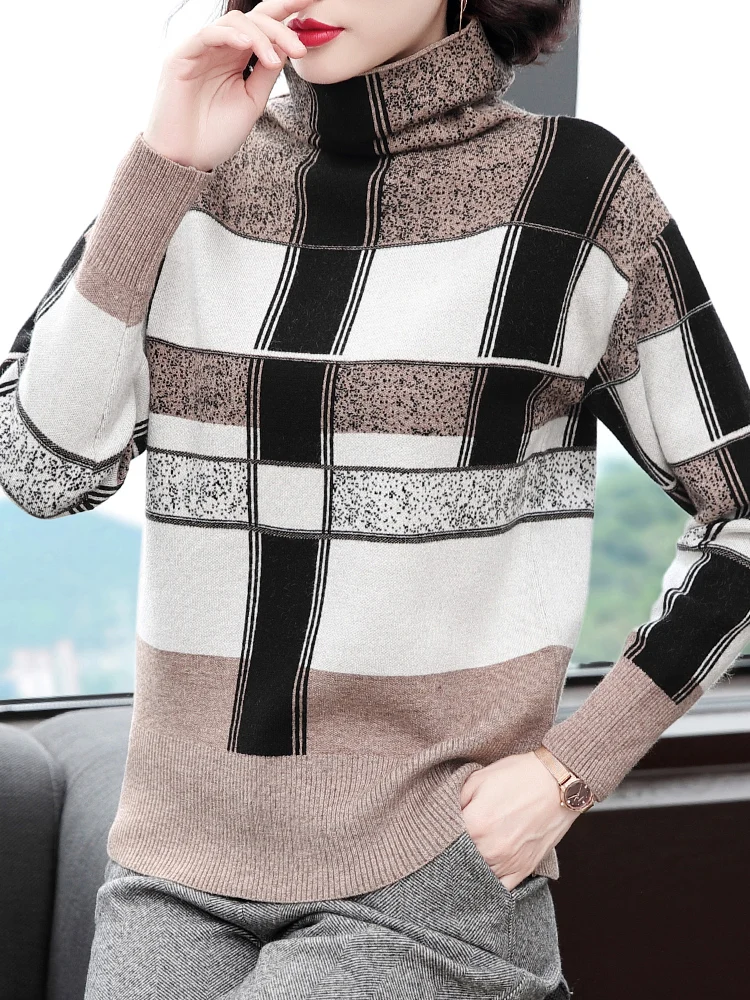 Свитер женский трикотажный с воротником-хомутом Осень-зима 2020 | Женская одежда