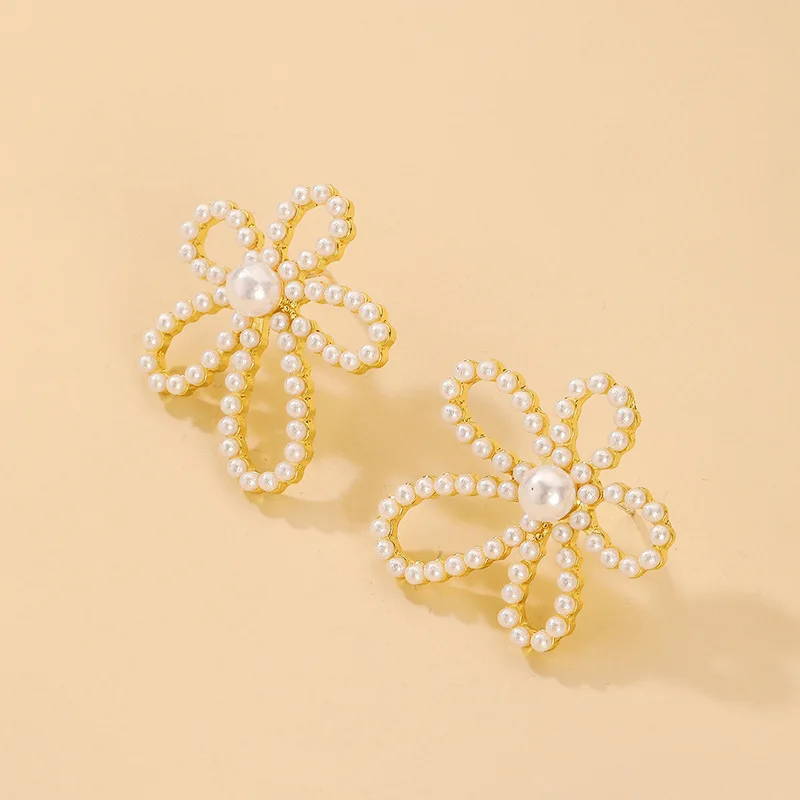 

Korea Ins Pearl Flower Stud Earrings 925 Silver Needle Contracted White Romantic Sweet Gentle Temperament Fashion Gift Wholesale