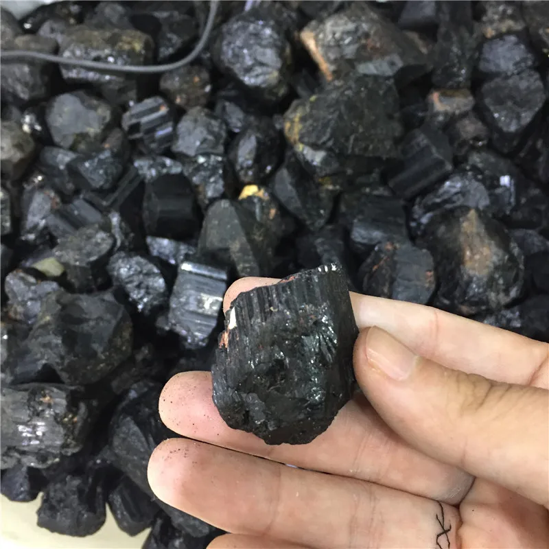 Натуральный черный турмалиновый камень для сырья 100 г | Дом и сад