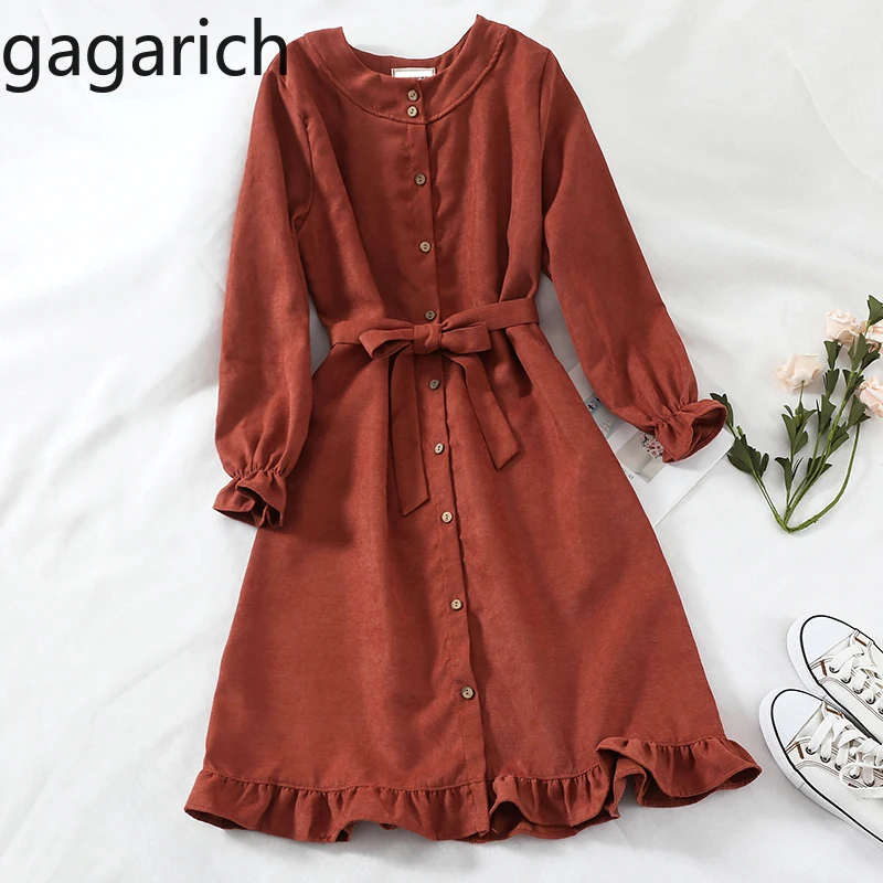 Женское платье миди Gagarich однотонное средней длины с высокой талией и поясом