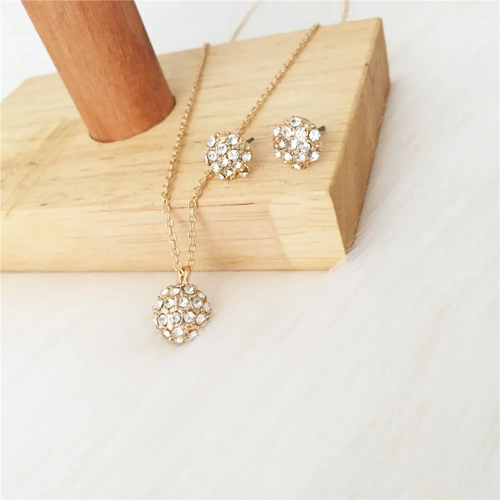 Милое милое маленькое ожерелье с кулоном в виде золотого шара кристаллами нежное
