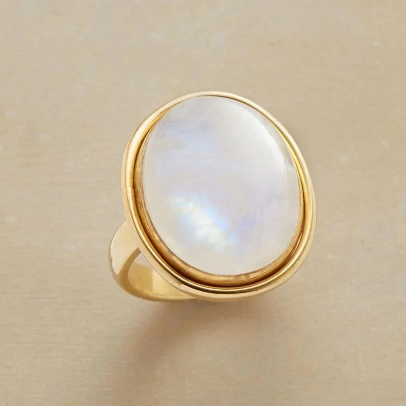 

Fashion Ladies Gold Color Big Smooth Oval Geometric Opal Finger Ring for Women Female Party Jewelry Size 5-11