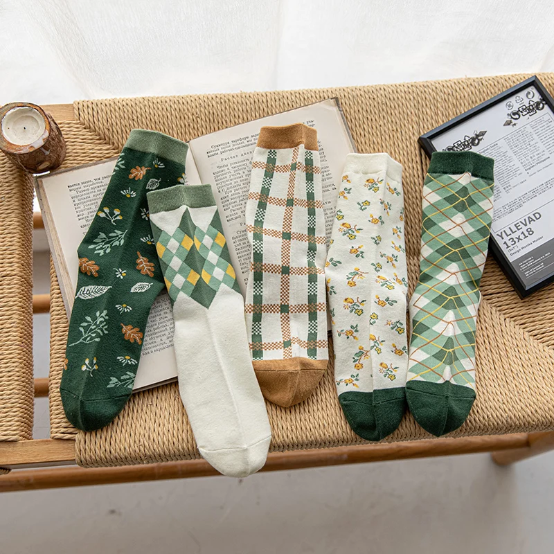 Women Socks 2022 New Fashion Green Floral Long Socks Cotton Korean Style For Women Breathable Casual Trendy Crew Socks Cute Girl