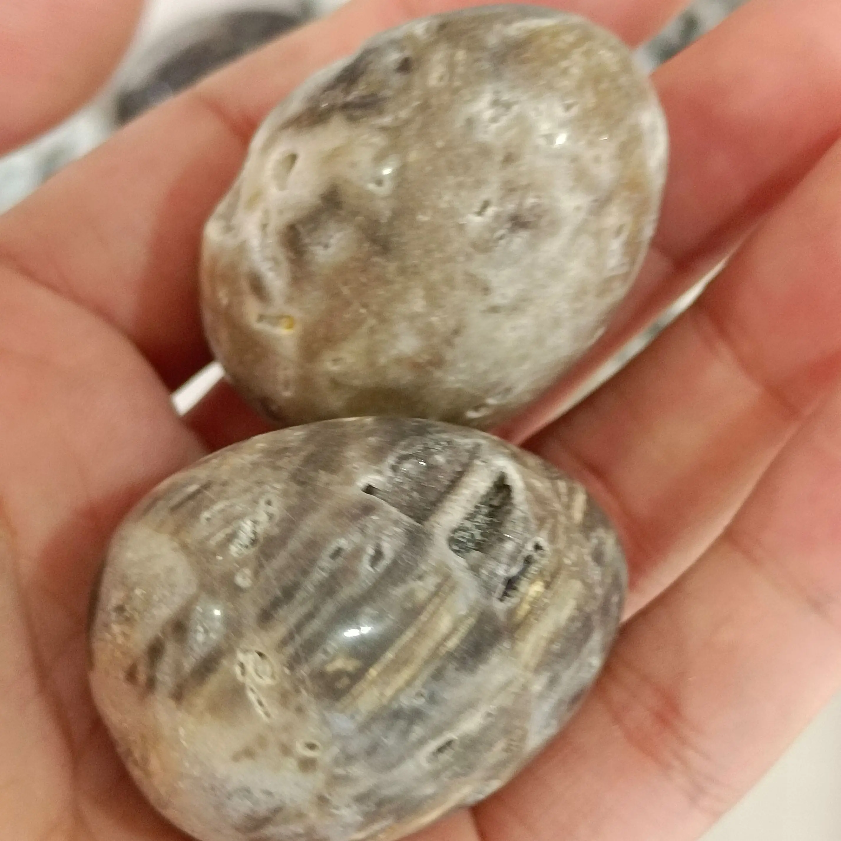 

4cm 1pc Natural crystals Agate Honeycomb Spark Mine quartz Egg home decoration healing reiki gifts ornamental