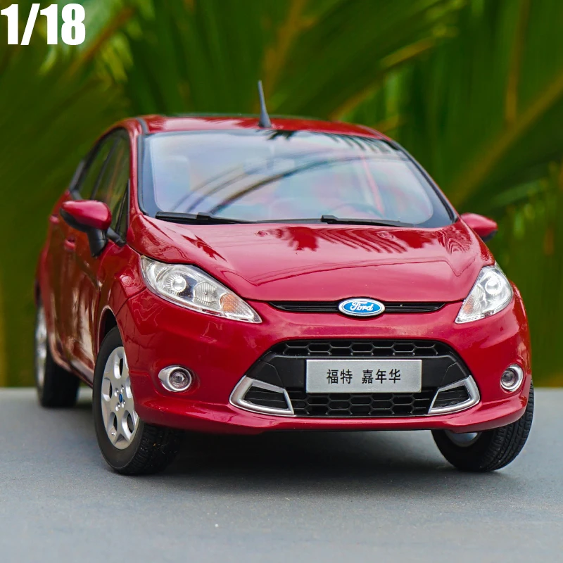 1:18 спортивный автомобиль Ford Carnival FIESTA литые модели автомобилей для мальчиков