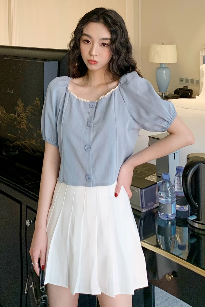 

2021 new Korean version of all-match lace contrast palace blue shirt loose short temperament top women
