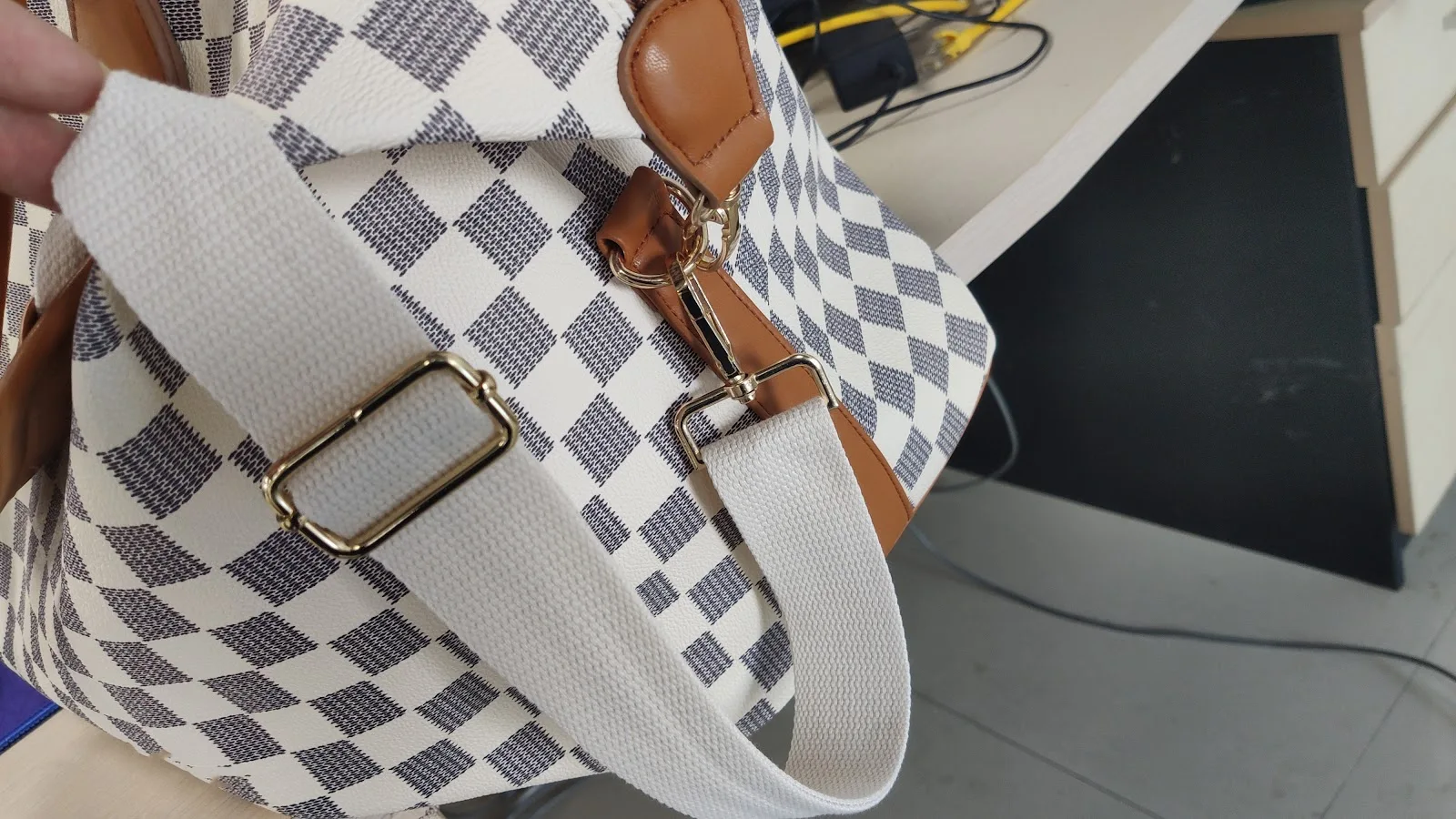 

Custom Duffel Bag Large Capacity PU Leather Travel Bag Gym Shoulder Duffel Bag Grid Print Tote Bag