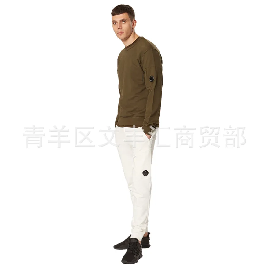 

Hoodies & Sweatshirts