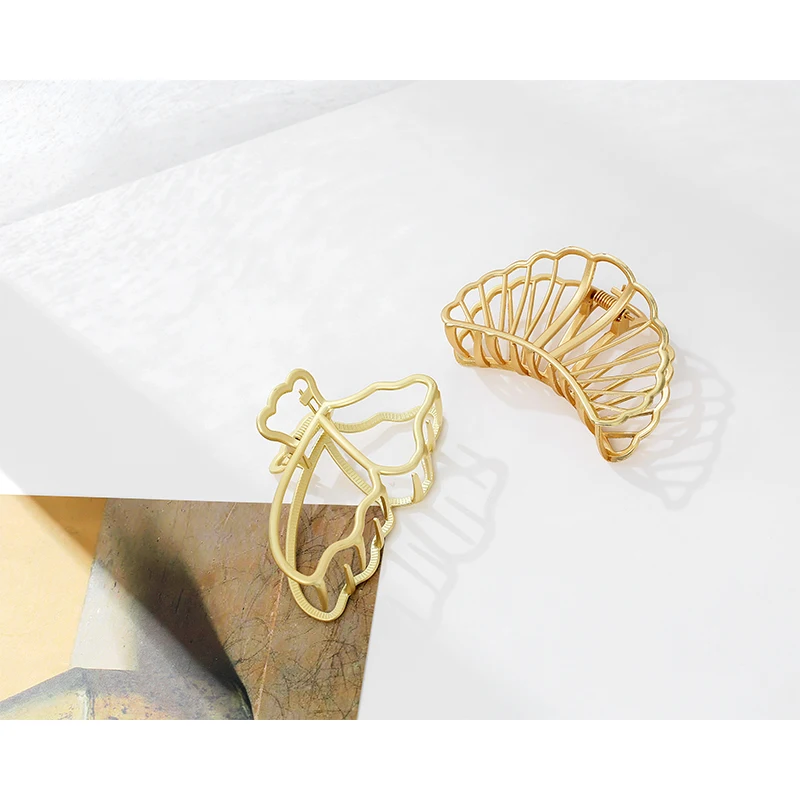 

2021 New Trend Pearl Korean Women's Eight-Claw Hairpin Environmentally Friendly Gold-Plated Spray Paint