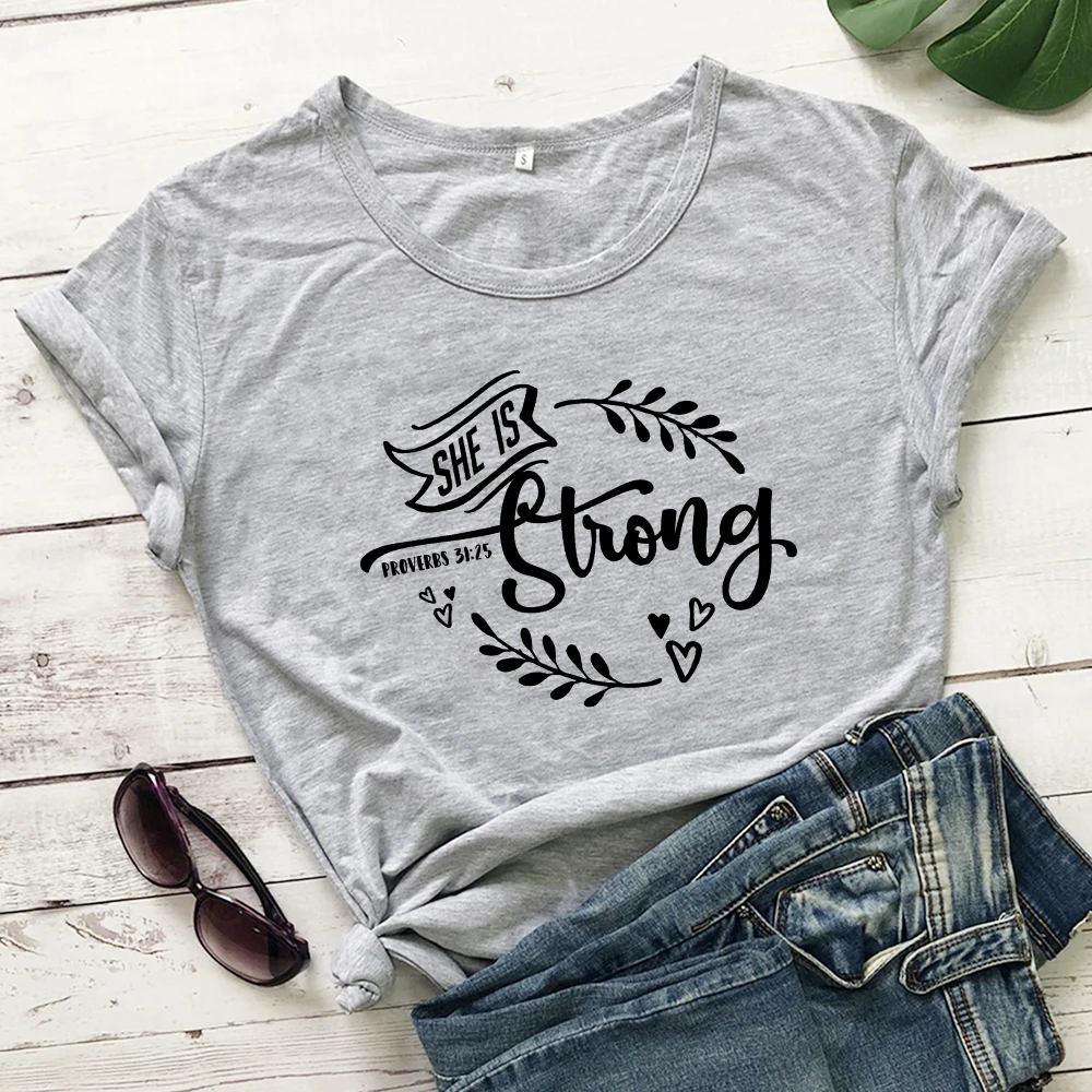 She Is Strong пословицы 31: 25 футболки женские Необычные графические вдохновляющие Христианские Футболки женские модные церковные Библейские стихи футболки