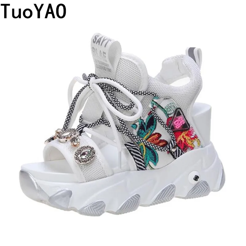 

Женские босоножки на массивной танкетке, дизайнерские Брендовые спортивные повседневные сандалии-гладиаторы на платформе высотой 6 см, лет...