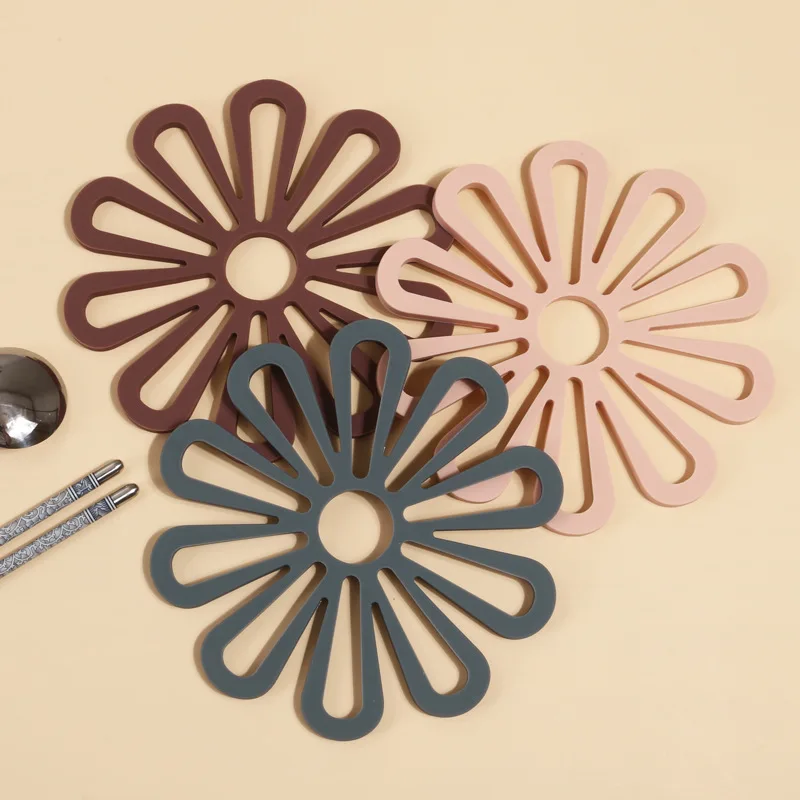 

High Temperature Resistant Silicone Placemat Table Mat Waterproof Sliding Table Mark Mat Hollow Nordic Flower-shaped Mat