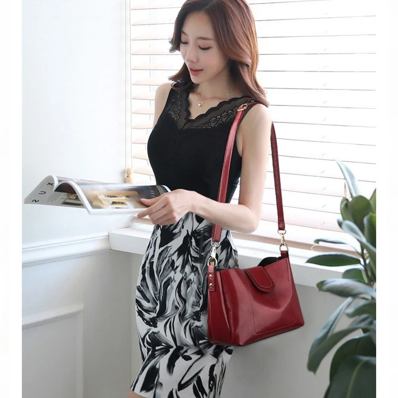 

ZMQN Women Messenger Bag Small Oil Wax Leather Buckle Red Crossbody Bags For Women Light Weight Retro Handbag Ladies Outlet C269