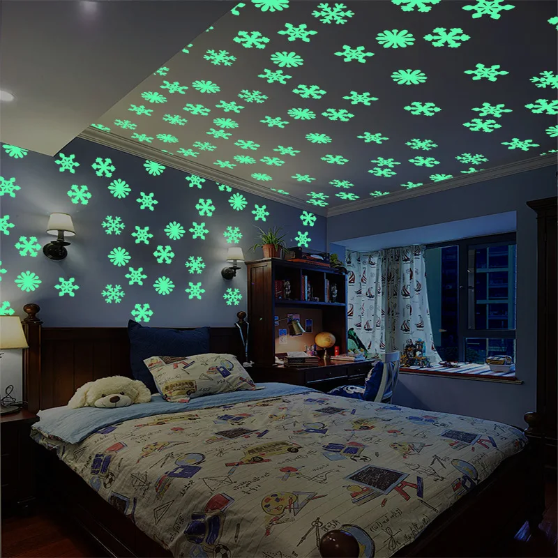 

50pcs 3cm Snowflake Luminous Wall Sticker Glow In The Dark Baby Kids Bedroom Home Decor Fluorescent Wall Stickers Decal