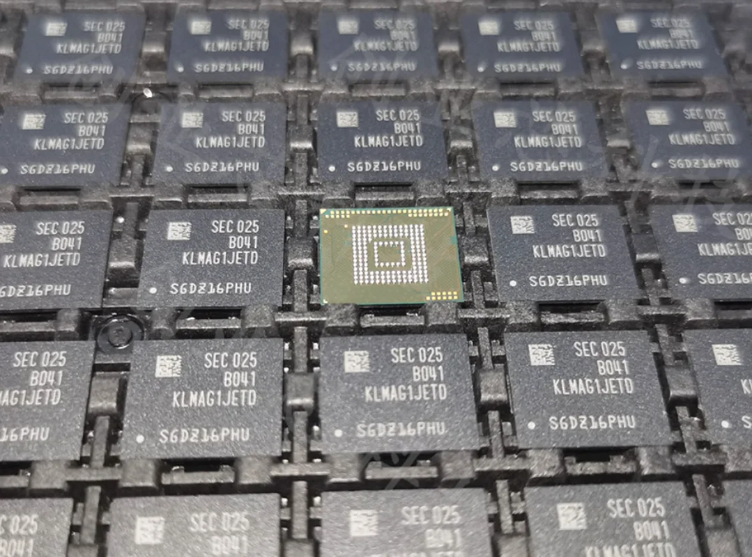 

Флэш-накопитель Samsung 153 ball emmc 16G