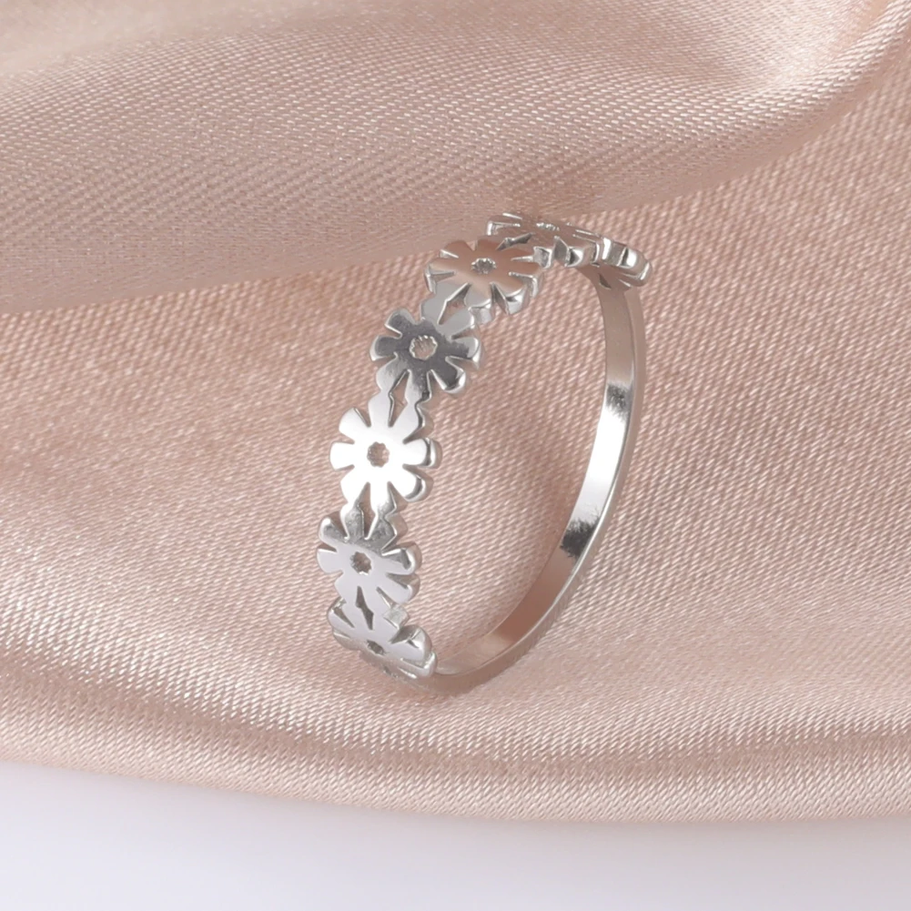 Skyrim Stainless Steel Women's Flowers Daisy Rings Female 2023 Trendy Jewelry Engagement Wedding Finger Rings Gift Wholesale