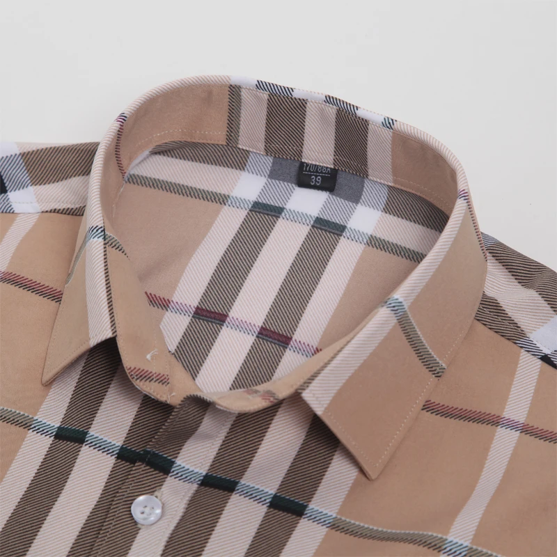 Мужская классическая рубашка на пуговицах голубая в клетку с длинными рукавами и