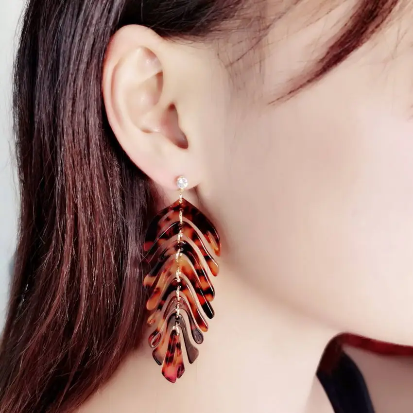 

Layered Resin Leopard Feather Dangle Earrings with CZ Stone 2021 Hot Selling Long Acetate Acrylic Leaf Drop Earrings for Women