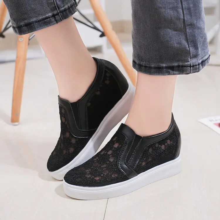 Сандалии женские кожаные босоножки на танкетке плоская подошва с перфорацией