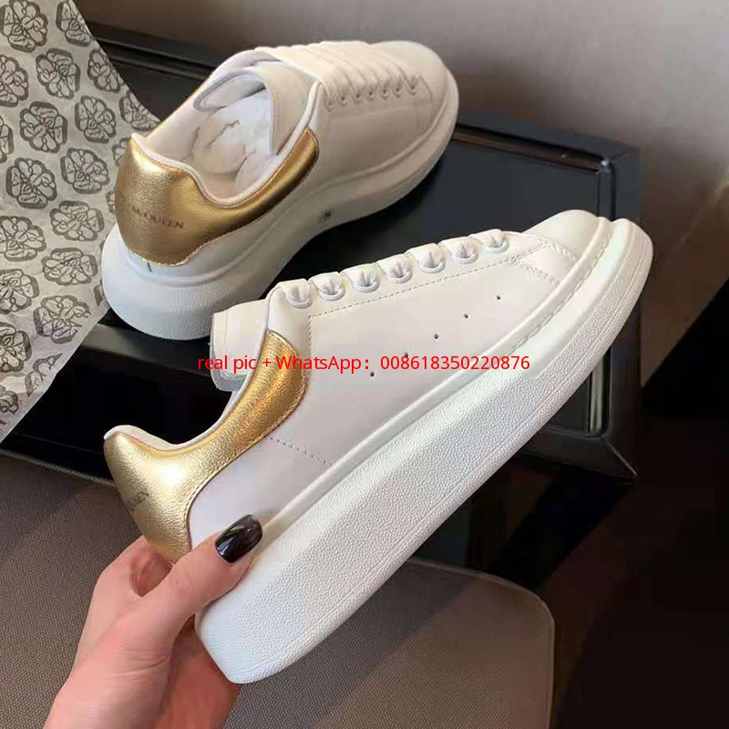 

McQueens Small White Shoes Alexander New Men and Women with the Same Leather Wild Couple Platform Thick Bottom Increased sneaker