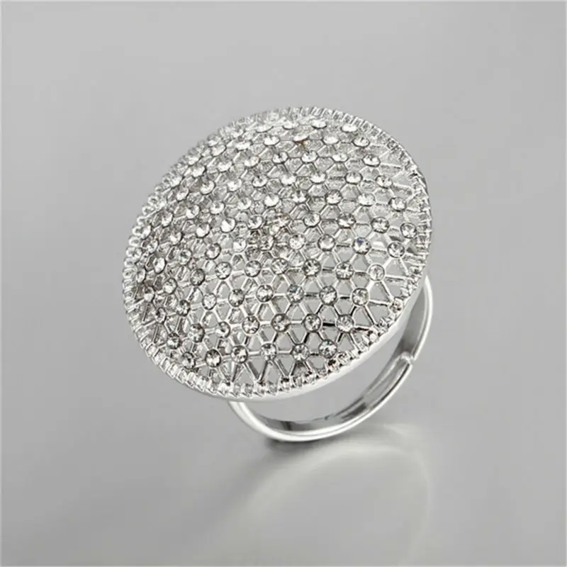 Кольцо золотистого и белого цвета со стразами кольца на палец свадебные