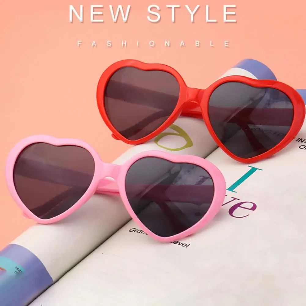 

New Fashion Glasses Transparent Heart Shape PC Large Oversized Women Sunglasses for Party