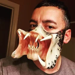 Оригинальная маска хищника