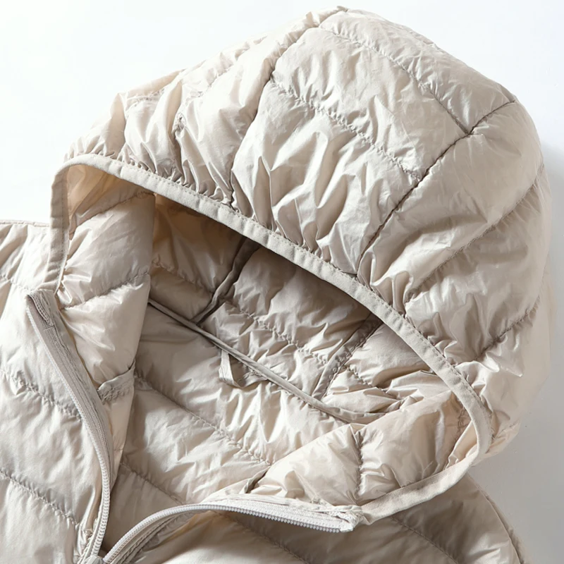 Женский жилет на утином пуху весенне осенний ультра светильник с капюшоном