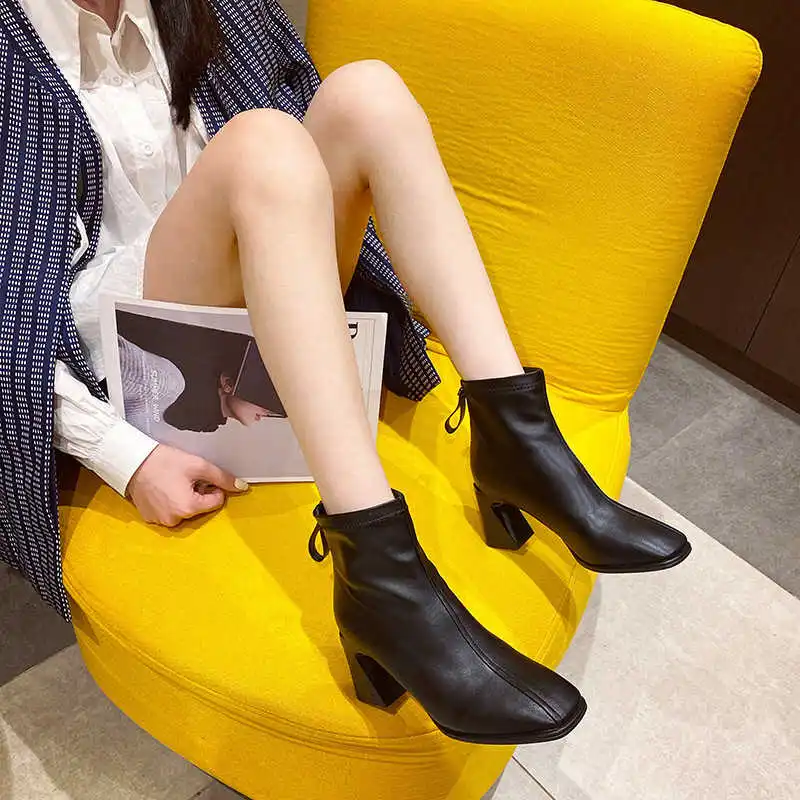 

New natural Korean fashion Martin boots women's 2021 autumn and winter new square head thick soled women's boots elastic