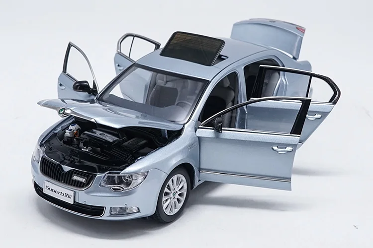 1:18 Skoda Superb сплав модель автомобиля статические металлические модельные автомобили оригинальная коробка для коллекции подарков