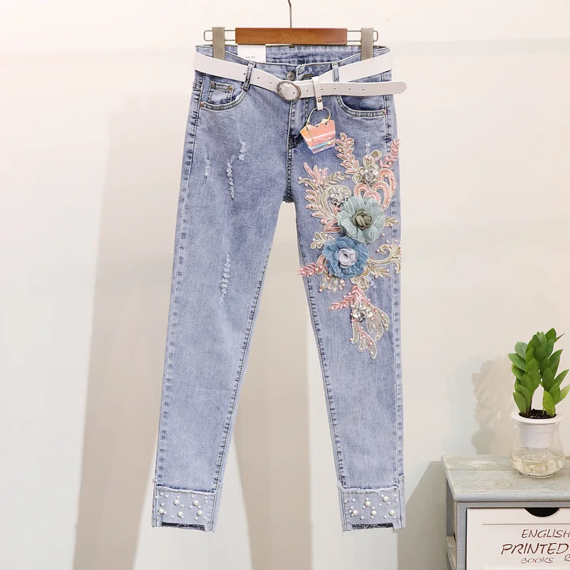 Женский джинсовый брючный костюм футболка с коротким рукавом и вышитыми цветами