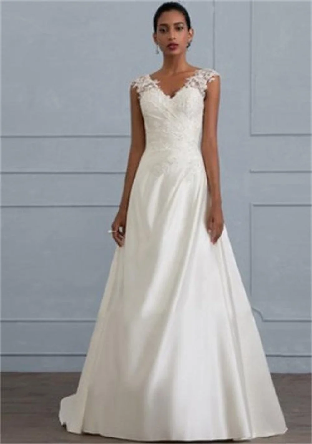 

Женское длинное кружевное платье с V-образным вырезом и коротким рукавом