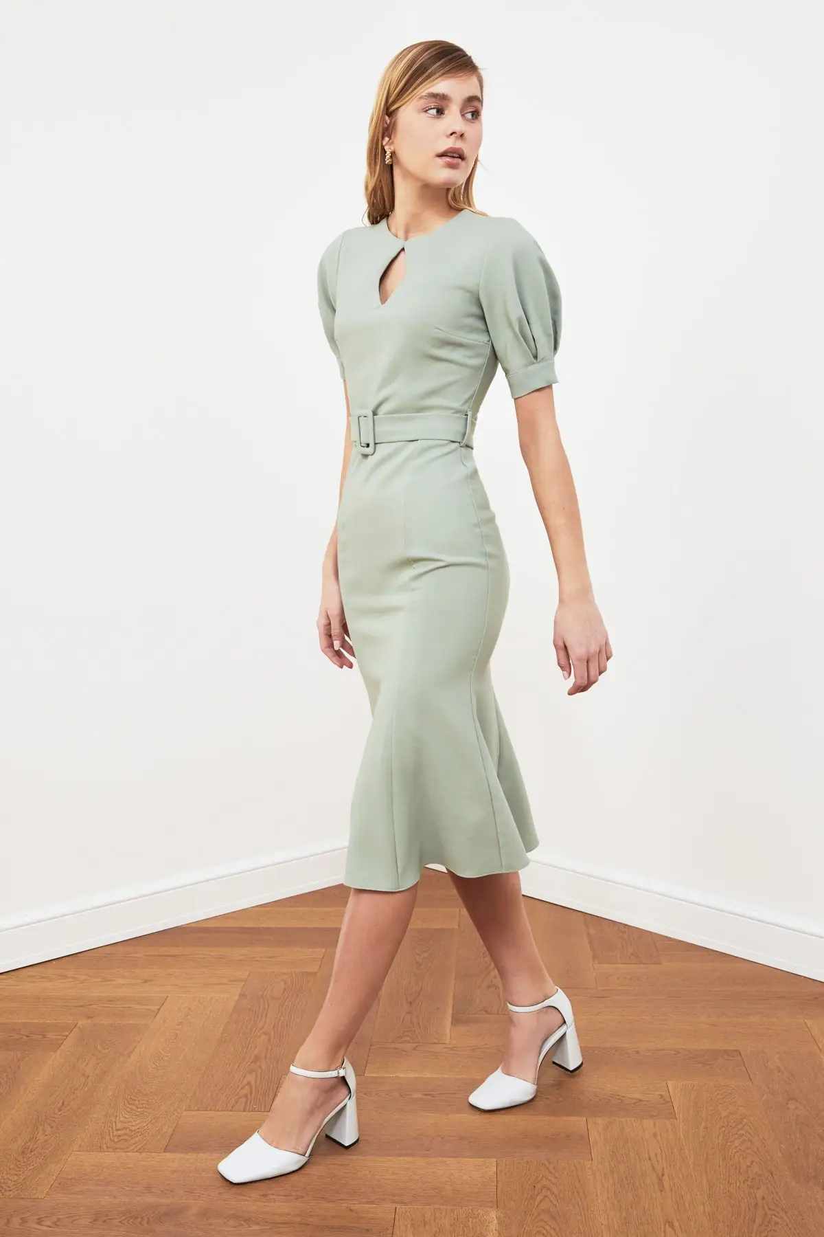 Платье с арочным воротником|Женские платья| |